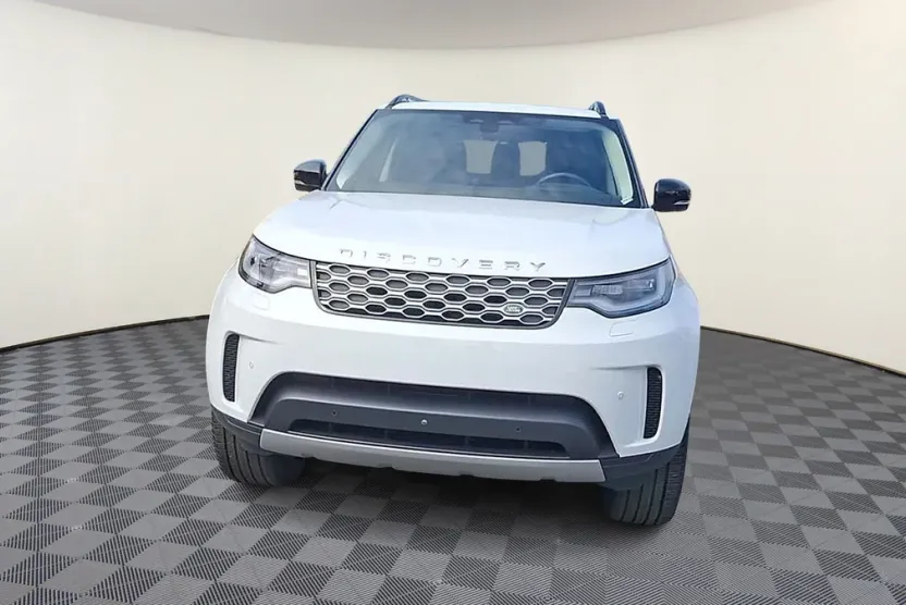 2024 Land Rover Discovery P300 S photo 1