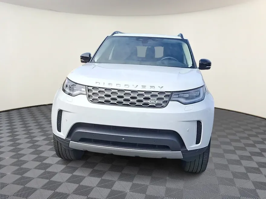 2024 Land Rover Discovery P300 S photo 1