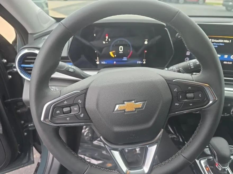 2025 Chevrolet Trax LT photo 12