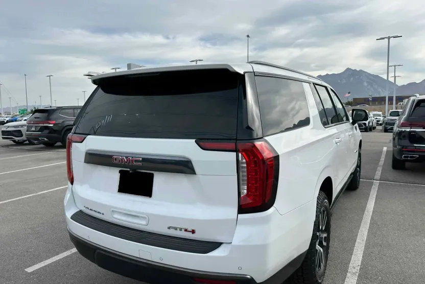 2024 Gmc Yukon XL AT4 photo 1