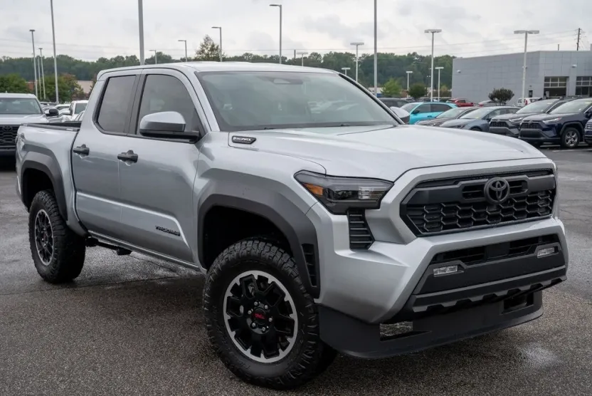 2025 Toyota Tacoma TRD Off-Road photo 1
