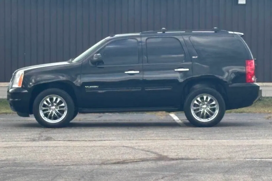 2011 Gmc Yukon SLT photo 1