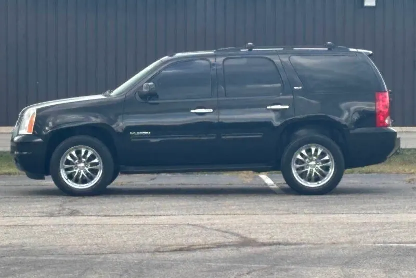 2011 Gmc Yukon SLT photo 1