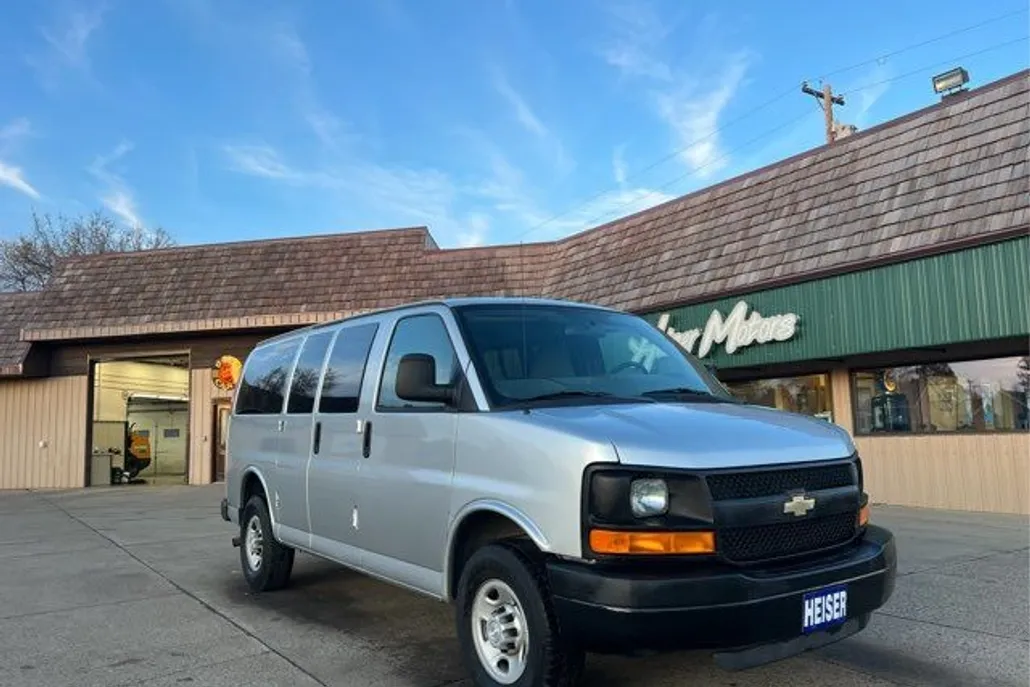 2015 Chevrolet Express LS 2500 photo 1