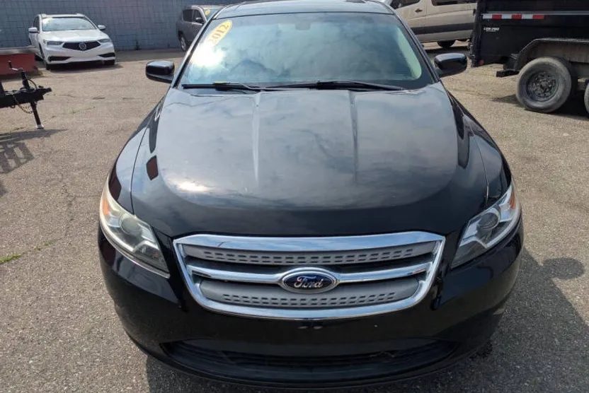 2012 Ford Taurus SEL photo 1