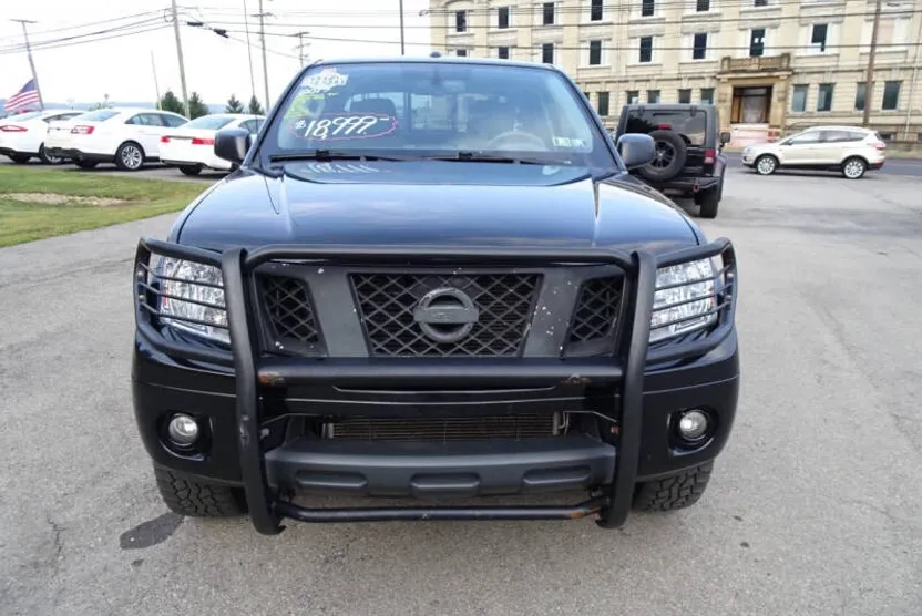 2017 Nissan Frontier SV photo 1