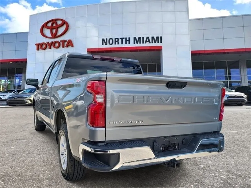 2025 Chevrolet Silverado 1500 LT photo 1