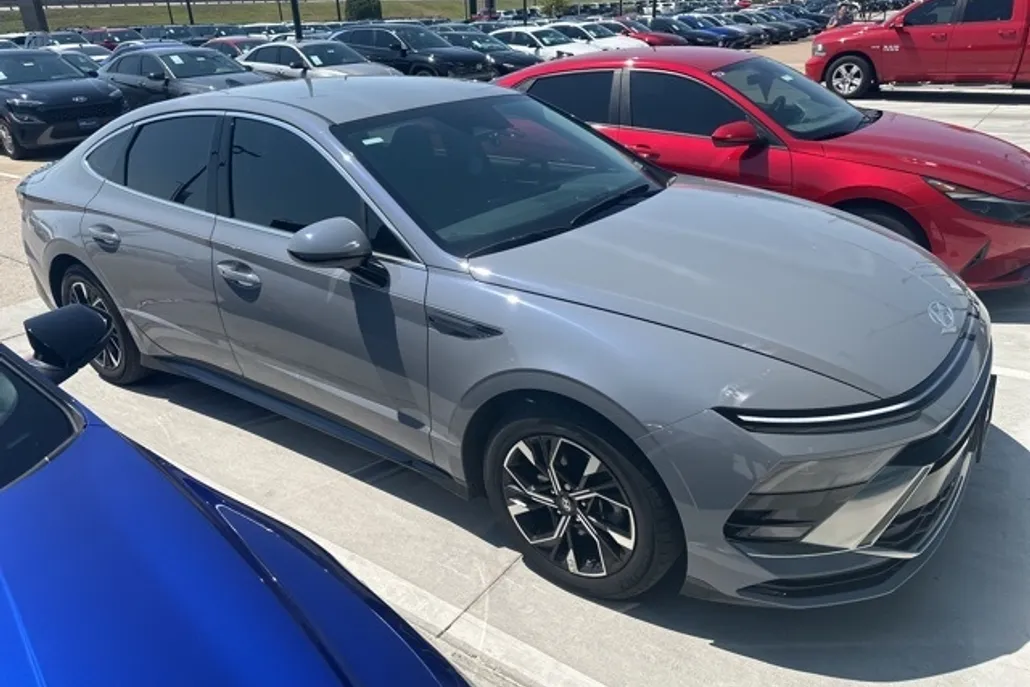 2024 Hyundai Sonata SEL photo 1