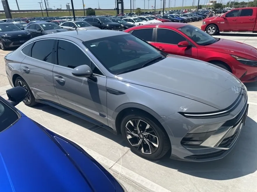 2024 Hyundai Sonata SEL photo 1