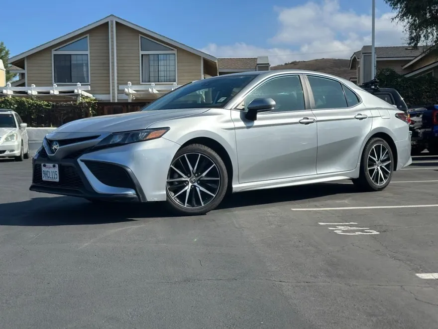 2023 Toyota Camry SE photo 1