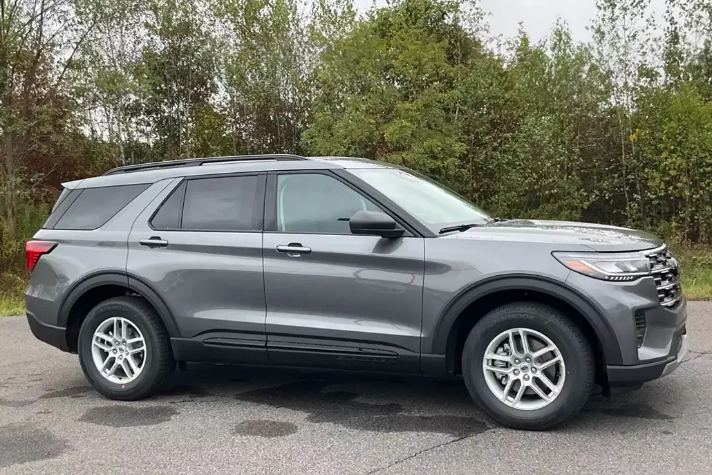 2026 Ford Explorer photo 1