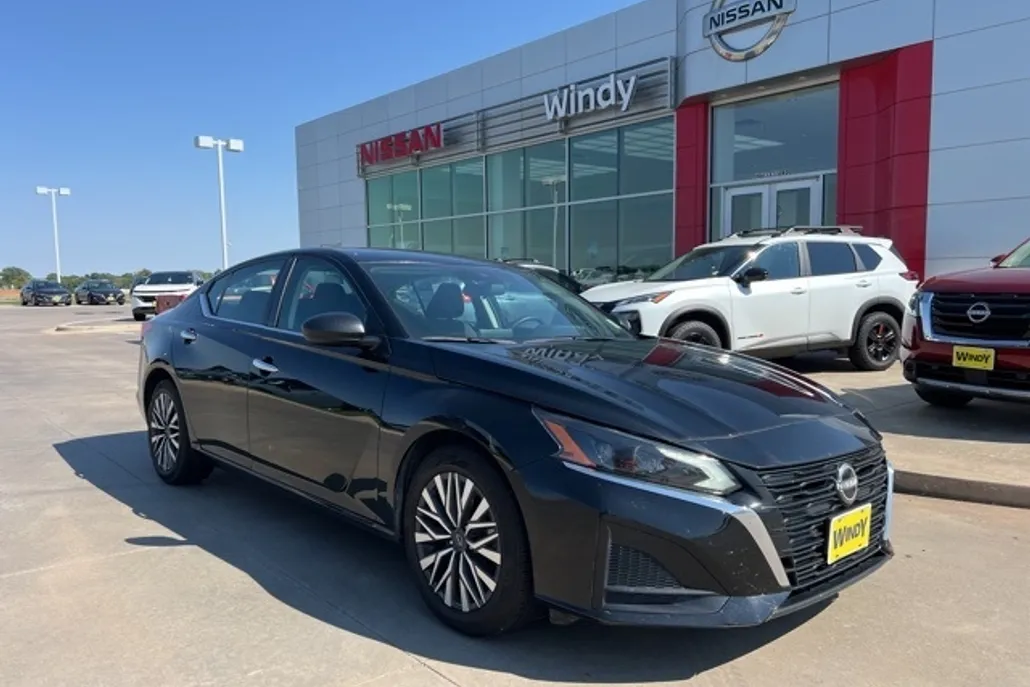 2024 Nissan Altima 2.5 SV photo 1