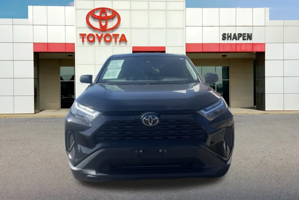 2024 Toyota RAV4 LE photo 1