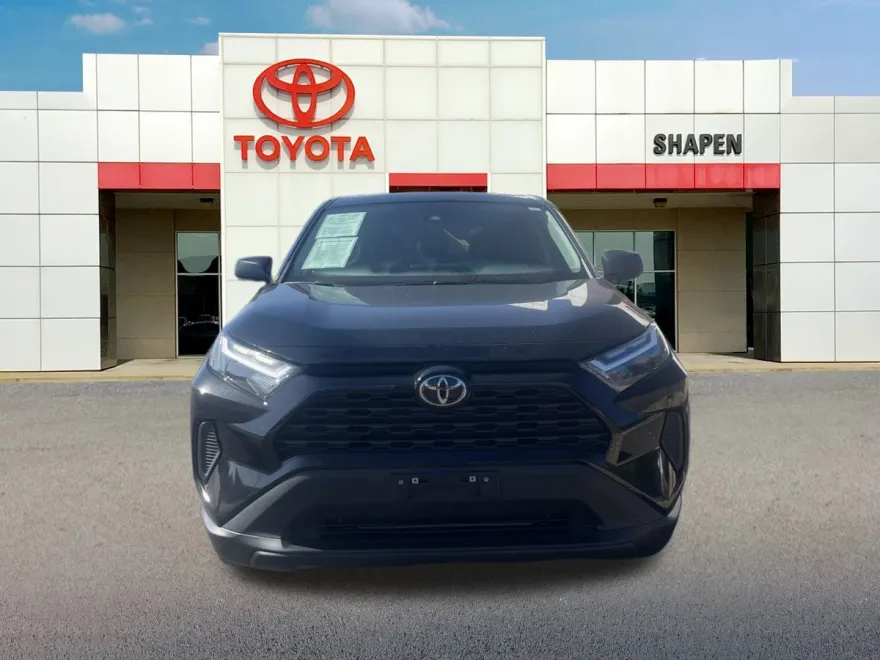 2024 Toyota RAV4 LE photo 1