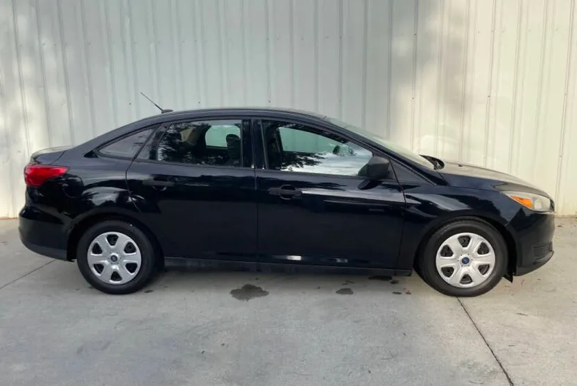 2018 Ford Focus S photo 1