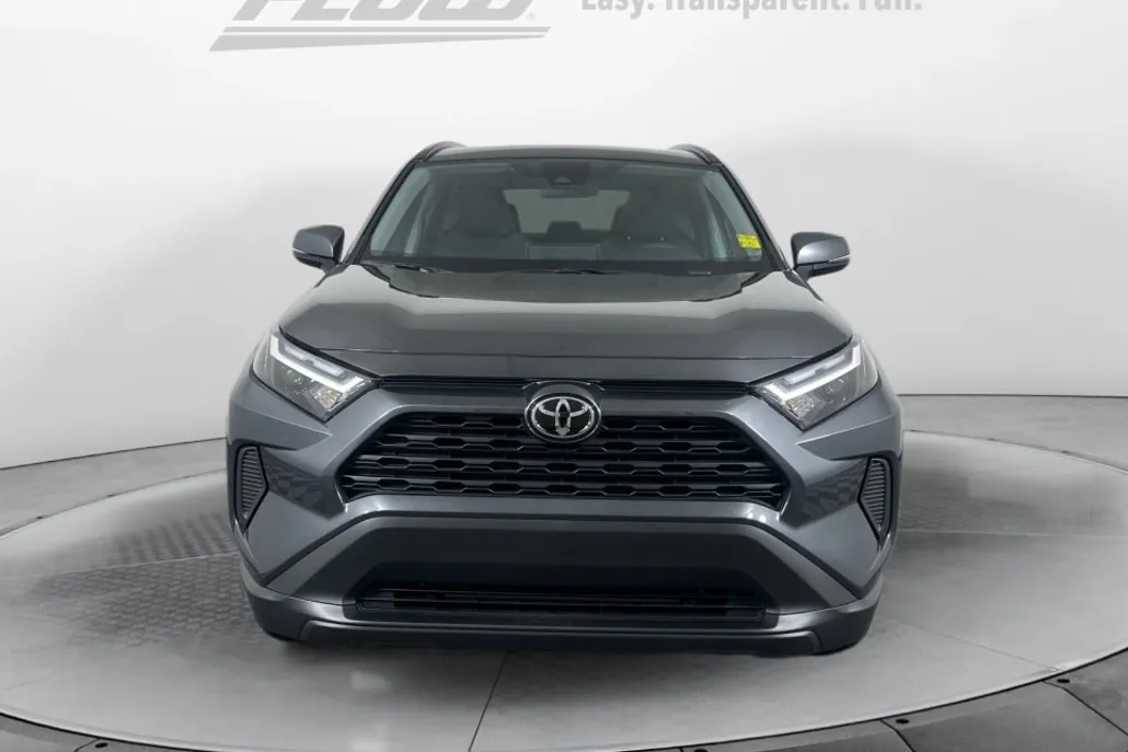 2025 Toyota RAV4 XLE photo 1