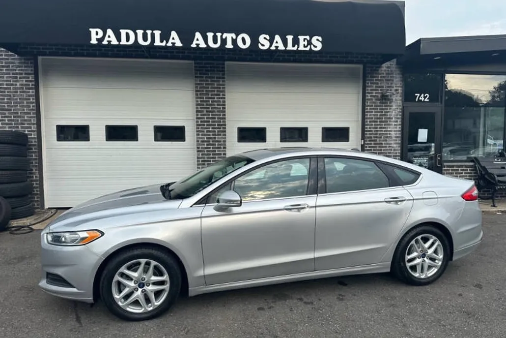 2013 Ford Fusion SE photo 1