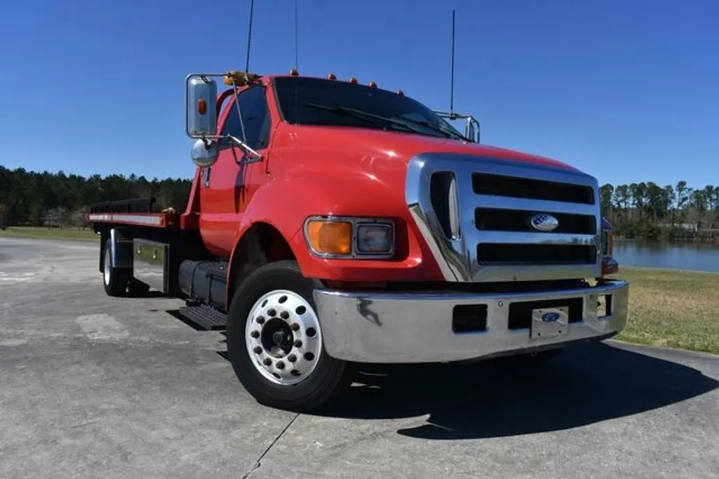 2007 Ford F-650 XLT photo 1