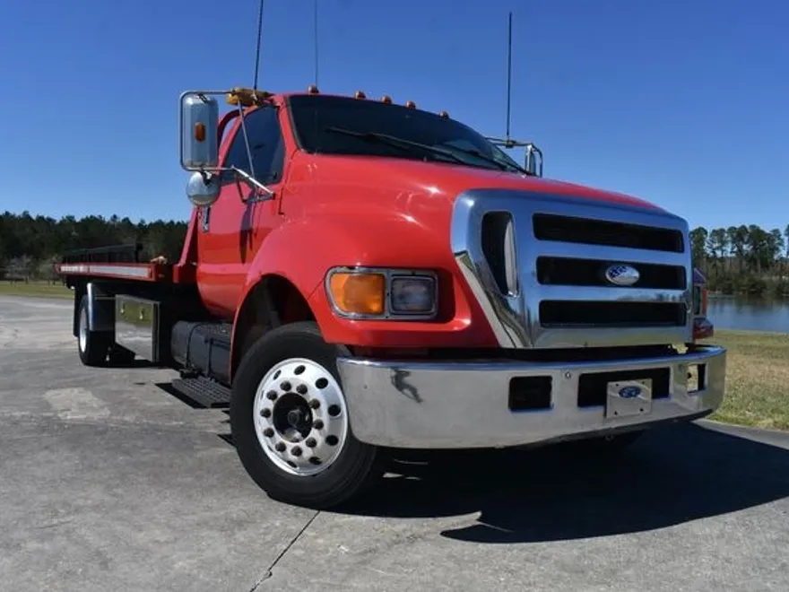 2007 Ford F-650 XLT photo 1