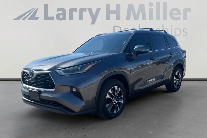 2021 Toyota Highlander XLE photo 1