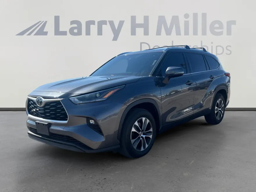 2021 Toyota Highlander XLE photo 1