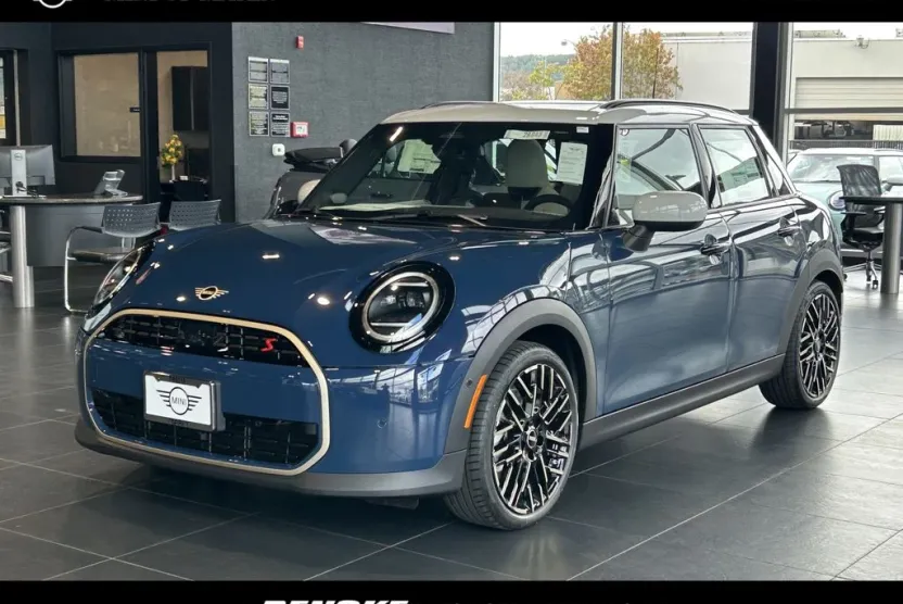 2026 Mini Cooper 4 Door Hardtop Signature photo 1