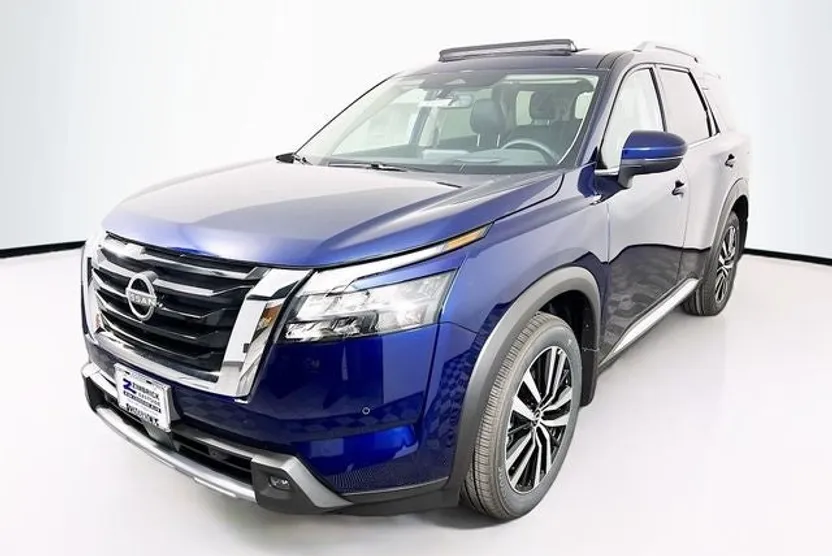 2025 Nissan Pathfinder Platinum photo 1