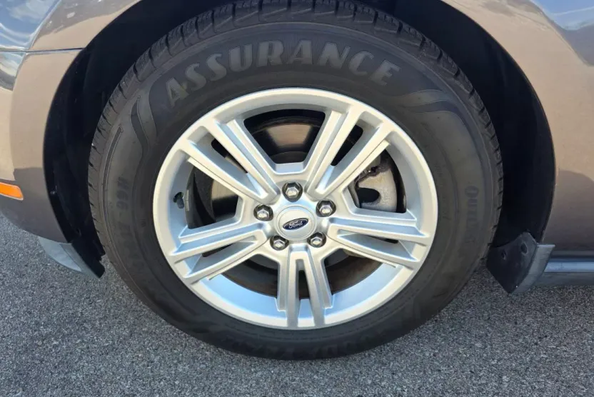 2011 Ford Mustang Base photo 1