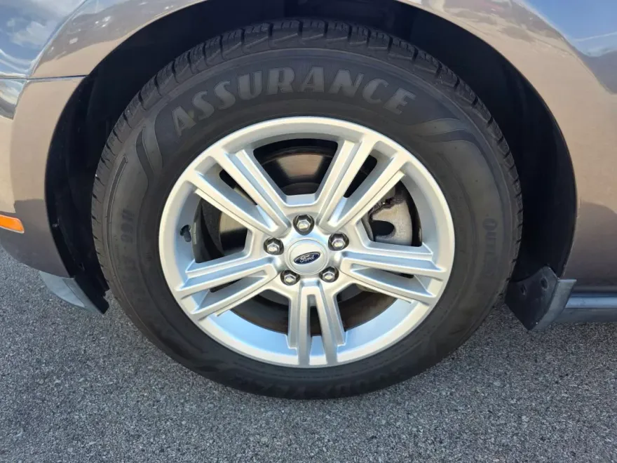 2011 Ford Mustang Base photo 1