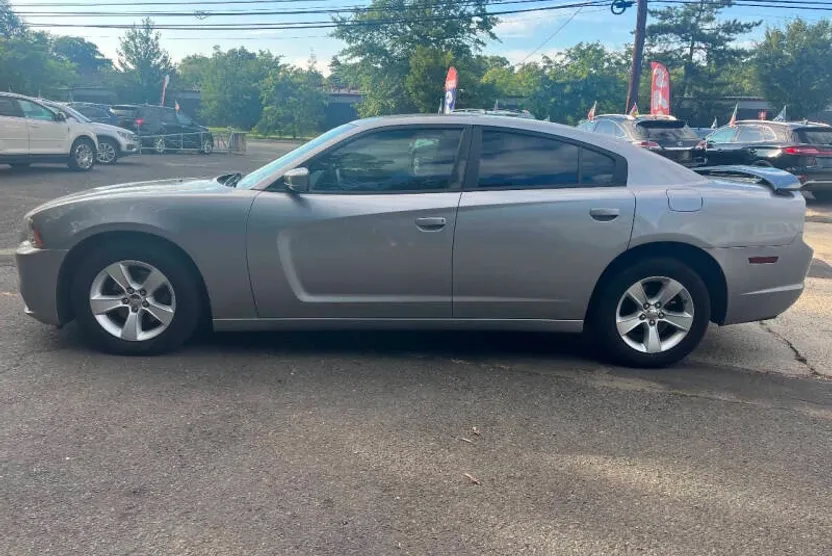 2013 Dodge Charger SE photo 1