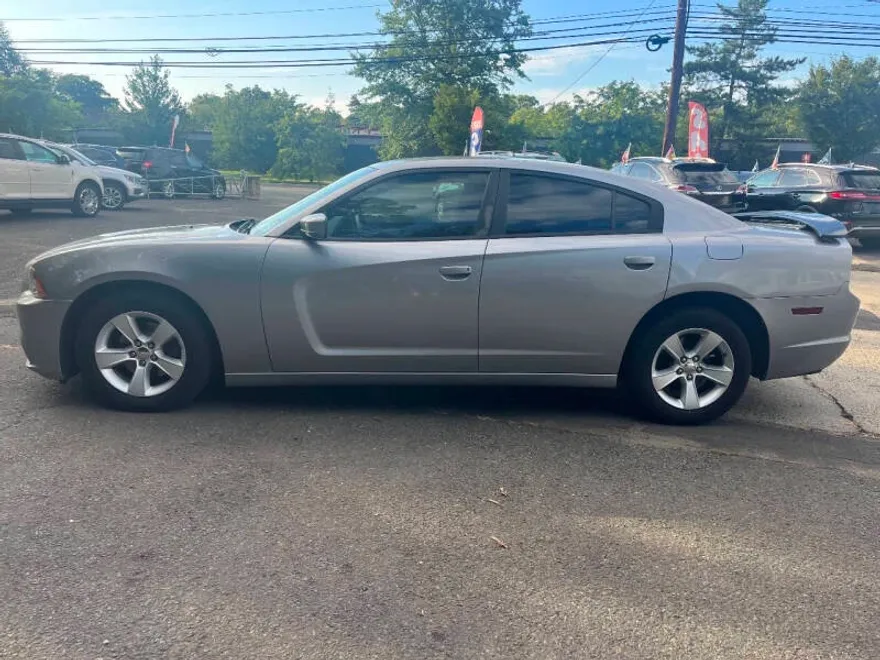2013 Dodge Charger SE photo 1