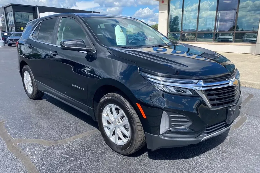2024 Chevrolet Equinox LT photo 1