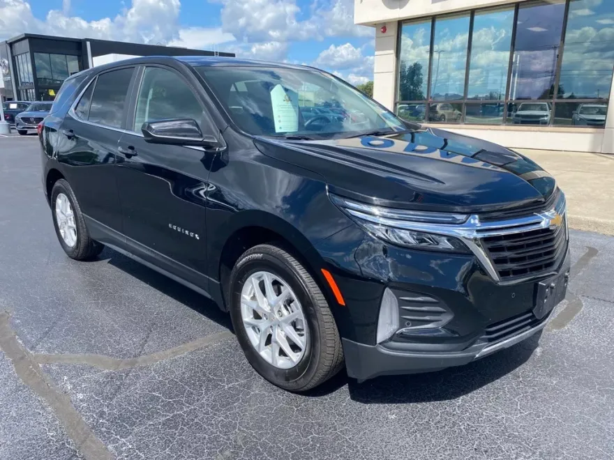 2024 Chevrolet Equinox LT photo 1