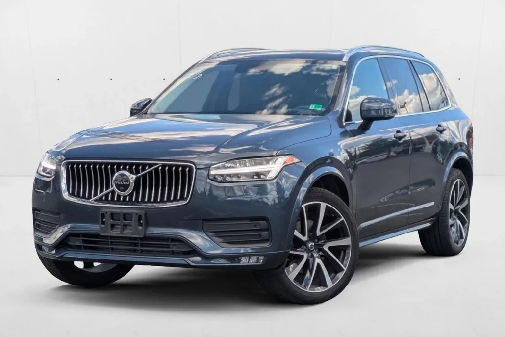 2022 Volvo XC90 T6 AWD Momentum photo 1