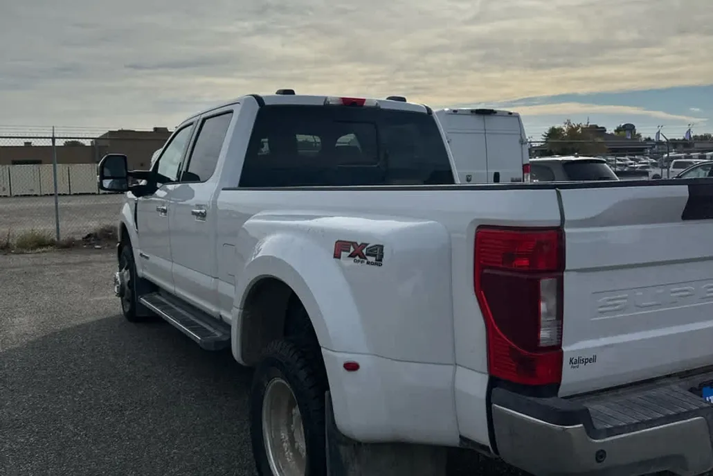 2021 Ford F-350 Lariat photo 1
