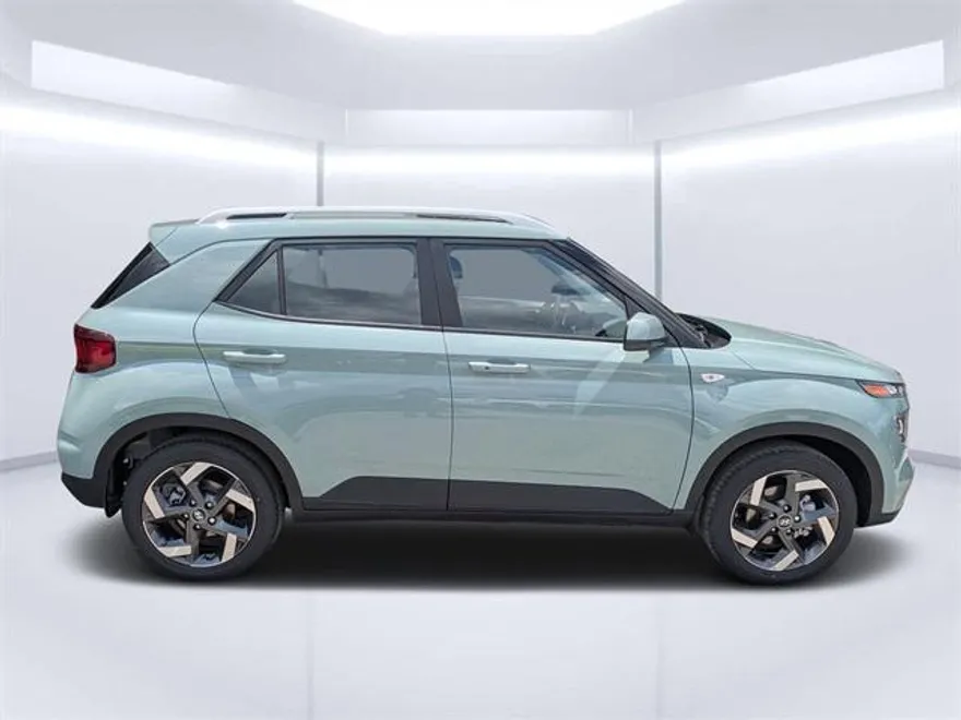 2025 Hyundai Venue SEL photo 1