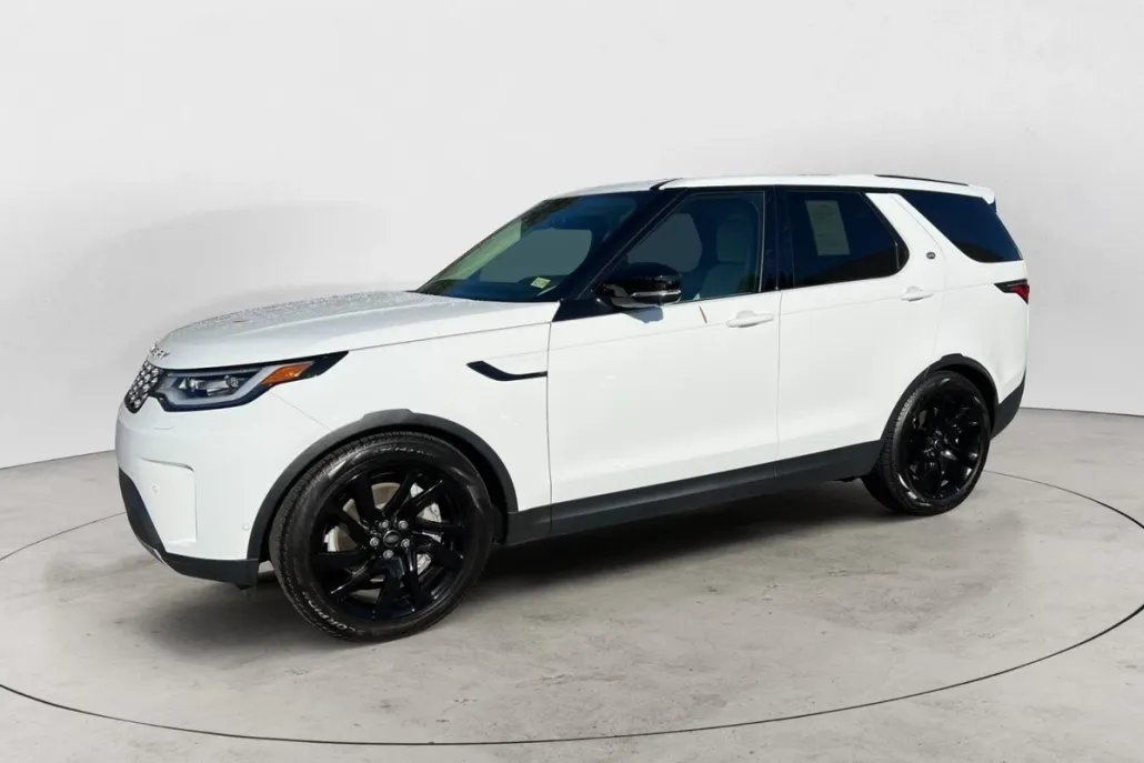 2024 Land Rover Discovery S photo 1