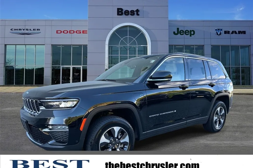 2023 Jeep Cherokee Base photo 1