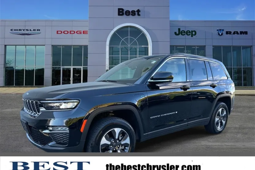2023 Jeep Cherokee Base photo 1