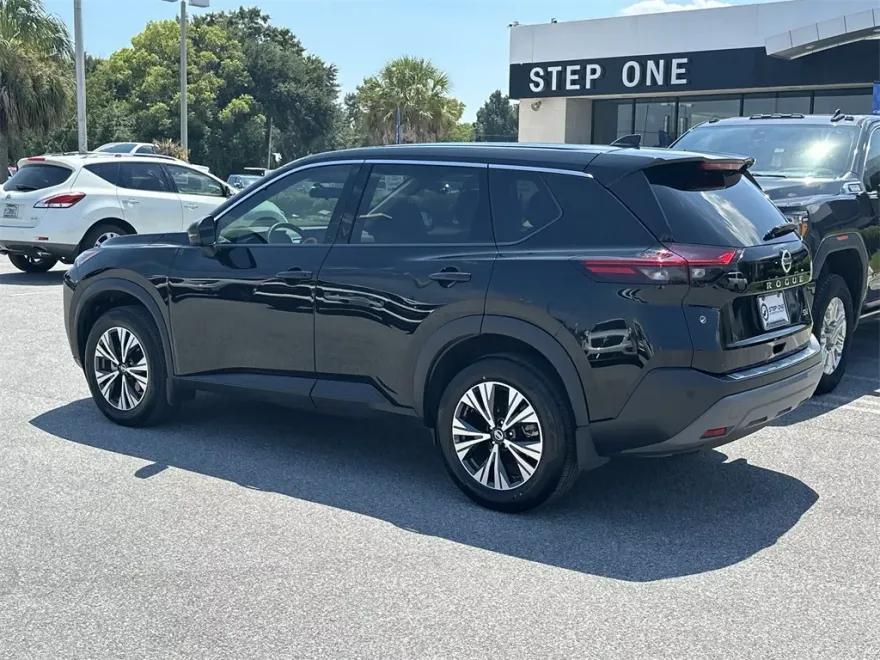 2021 Nissan Rogue SV photo 1
