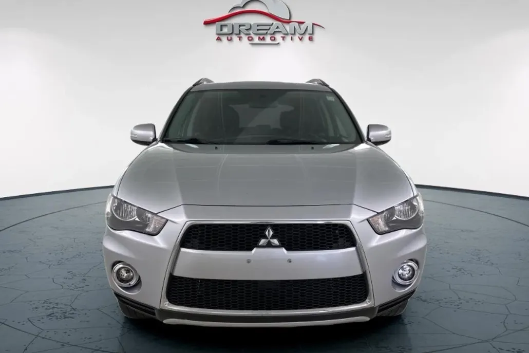 2012 Mitsubishi Outlander SE photo 1