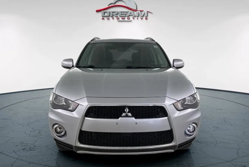 2012 Mitsubishi Outlander SE photo 1