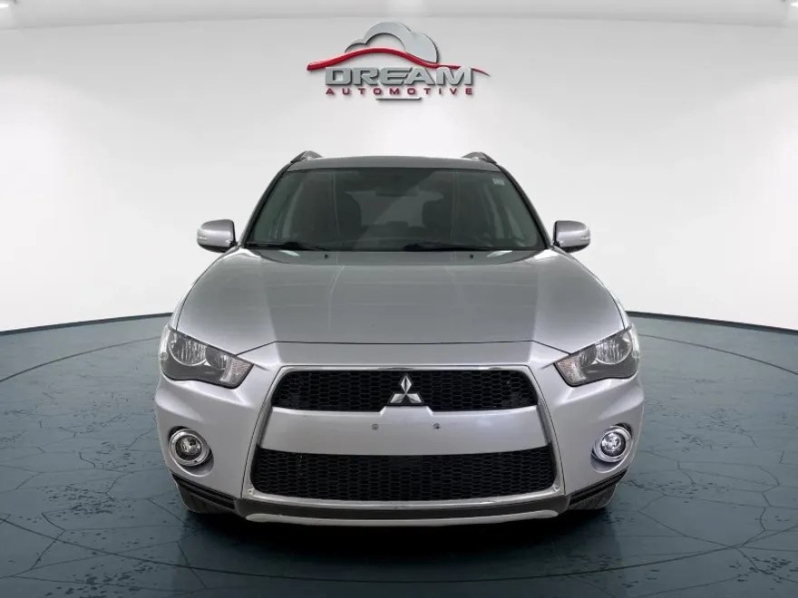 2012 Mitsubishi Outlander SE photo 1