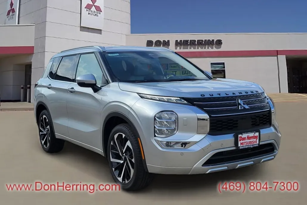 2024 Mitsubishi Outlander SEL photo 1