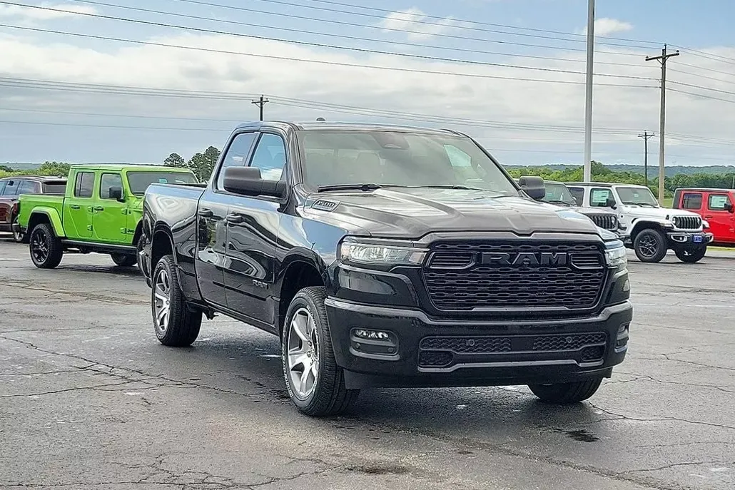 2025 Ram 1500 Tradesman photo 1