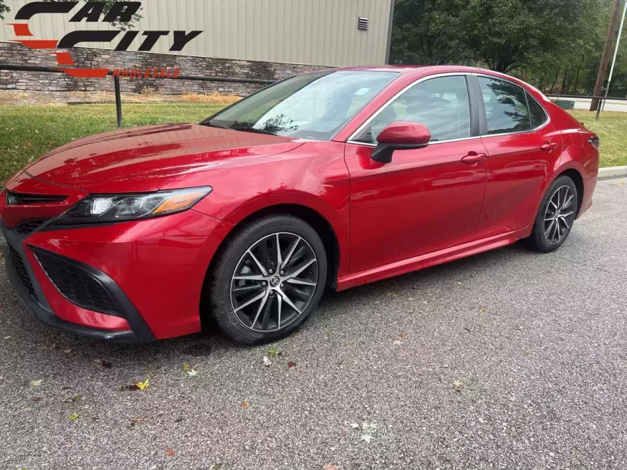 2021 Toyota Camry SE photo 1