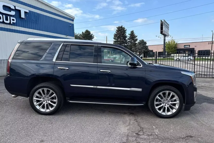 2018 Cadillac Escalade Luxury photo 1