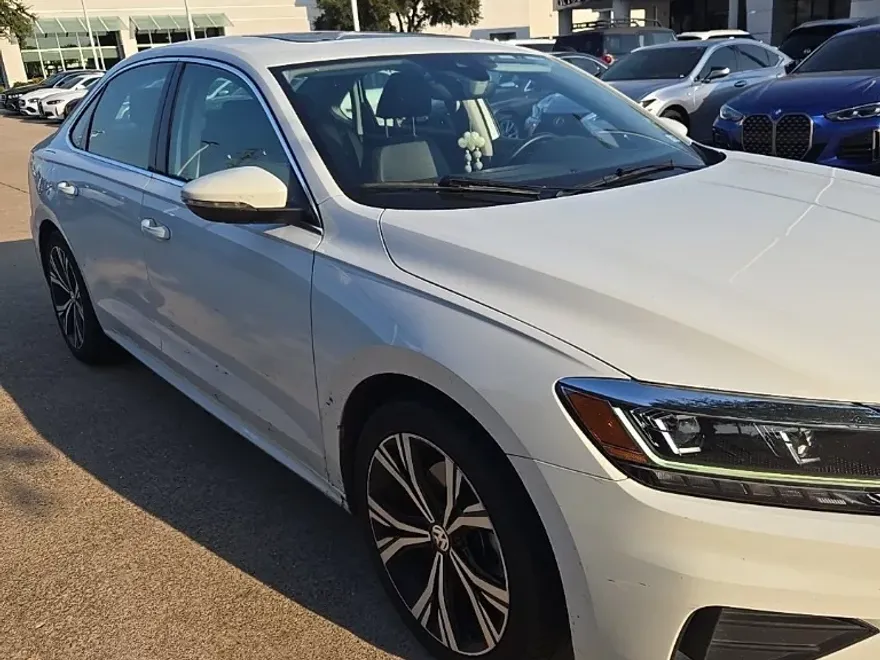 2021 Volkswagen Passat 2.0T SE photo 1