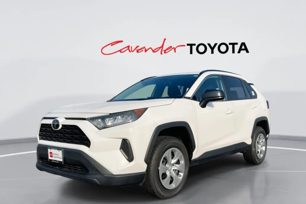 2021 Toyota RAV4 LE photo 1