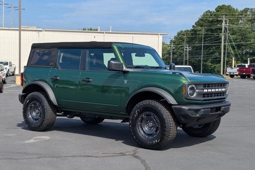 2025 Ford Bronco Base photo 1